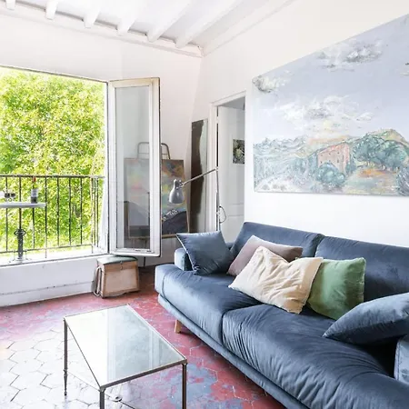 Artistic Hideout With Balcony By Guestready