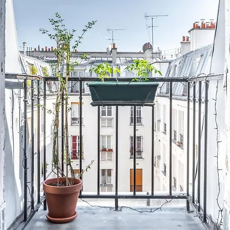 Artistic Hideout With Balcony By Guestready * Paris